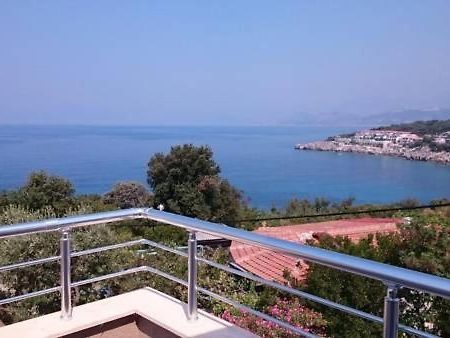 Monoliza Daire Utjeha Dış mekan fotoğraf