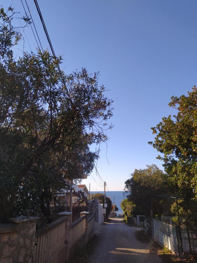 Monoliza Daire Utjeha Dış mekan fotoğraf